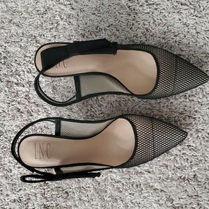 Beautiful sling back shoes w bow 🎀